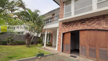 Rumah modern tropis di Kemang