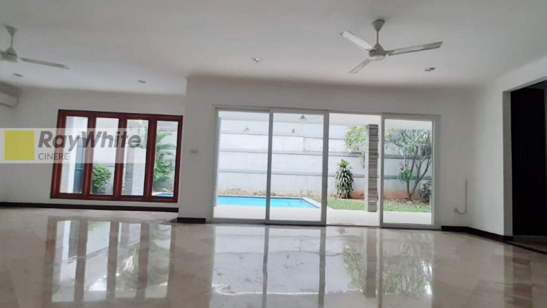 Rumah modern tropis di Kemang