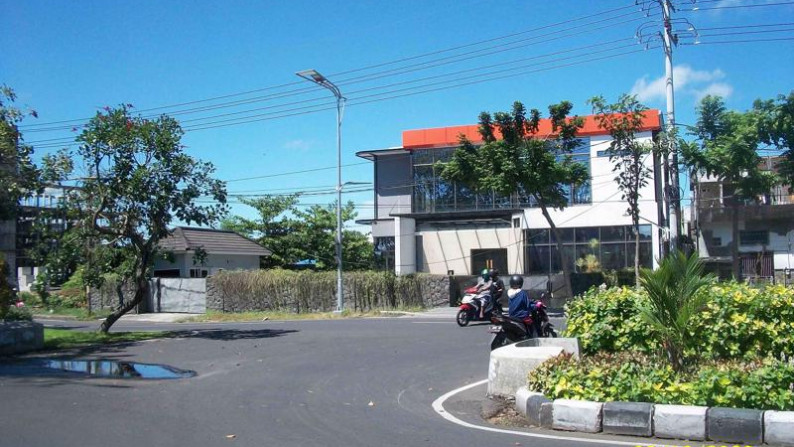 Jual Tanah & Bangunan (Kantor) di Raya Kedung Baruk, Nol Jalan, Parkir Luas, Siap Pakai