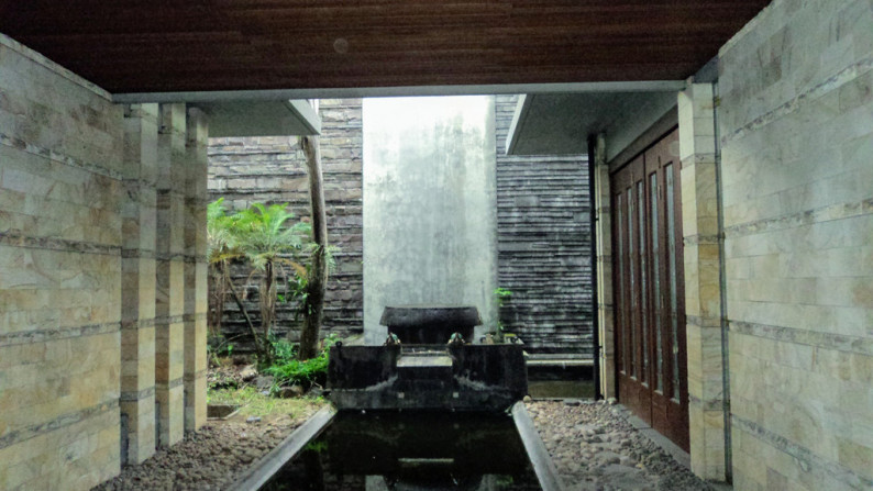 RUMAH MEGAH CIPAGANTI / SETIABUDI