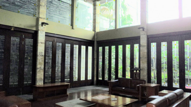 RUMAH MEGAH CIPAGANTI / SETIABUDI