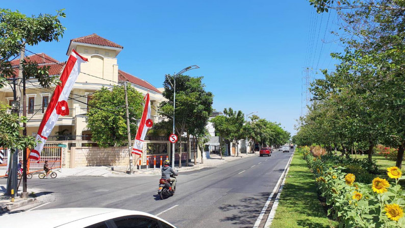 Ruko di Raya Dharmahusada Indah, Baru Gress, Hoek/Pojokan, Lokasi Strategis Ramai, Nol Jalan Raya. - TAN -