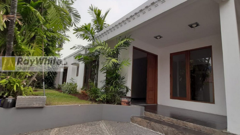 Rumah modern tropis di Kemang