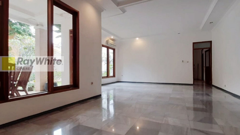 Rumah modern tropis di Kemang